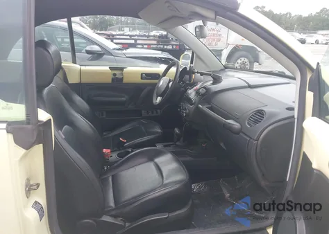 2006 Volkswagen New Beetle 2.5 from USA, damaged, VIN 3VWRF31Y66M333897